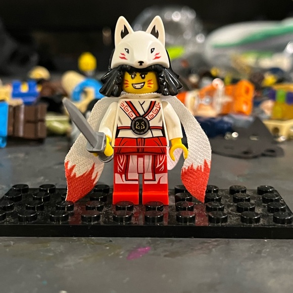 Akita Lego ninjago mini figure - Picture 1 of 3